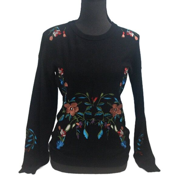 Venus Lightweight Black Sweater with Floral Embroidery Size Small - Picture 1 of 6